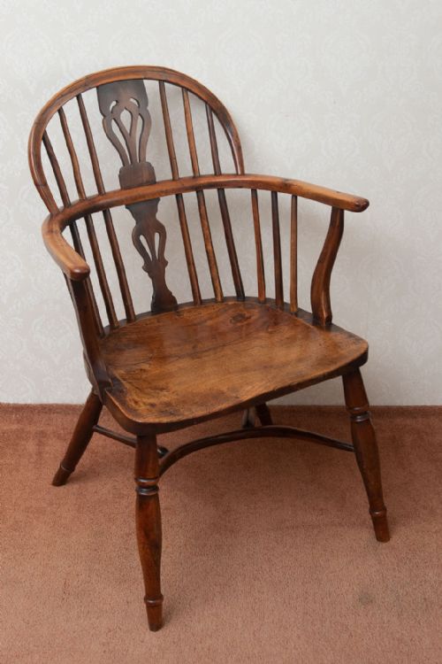 good low back windsor chair in yew wood - CATEGORY: ANTIQUE CHAIRS - DATED 19TH CENTURY