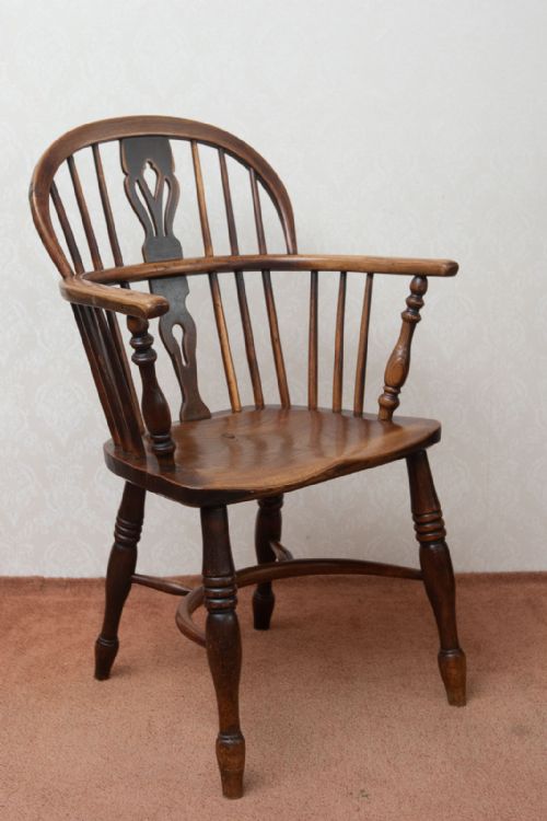 A VERY GOOD LOW BACK STYLE WINDSOR CHAIR IN YEW - ADDITIONAL PHOTO 1