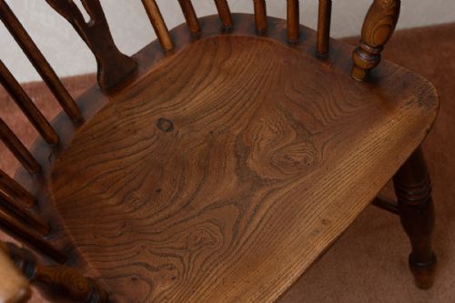 A VERY GOOD LOW BACK STYLE WINDSOR CHAIR IN YEW - ADDITIONAL PHOTO 3