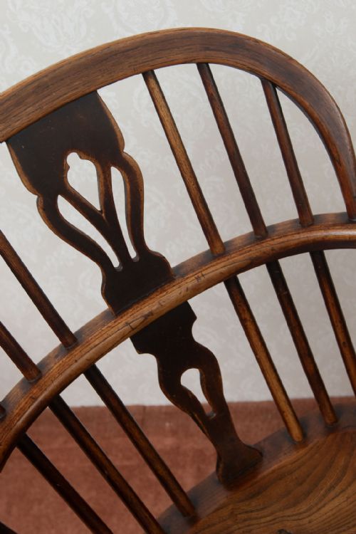 A VERY GOOD LOW BACK STYLE WINDSOR CHAIR IN YEW - ADDITIONAL PHOTO 4
