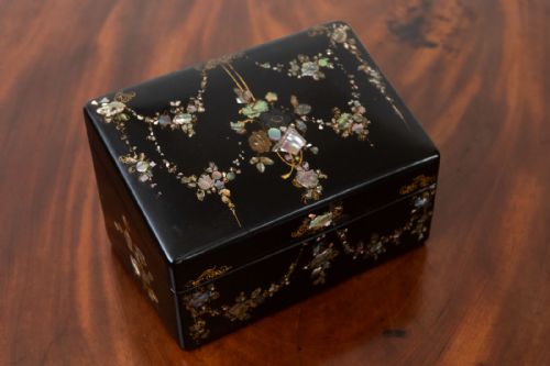 papiermch inlaid box - CATEGORY: ANTIQUE BOXES - DATED 19TH CENTURY