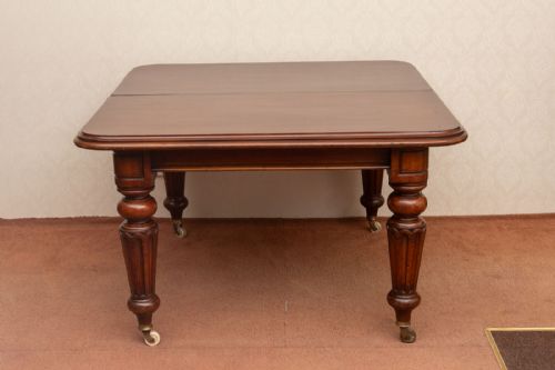 very good mahogany extending dining table - CATEGORY: ANTIQUE TABLES - DATED 19TH CENTURY