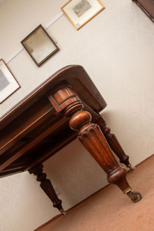 VERY GOOD MAHOGANY EXTENDING DINING TABLE - ADDITIONAL PHOTO 1