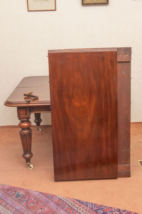 VERY GOOD MAHOGANY EXTENDING DINING TABLE - ADDITIONAL PHOTO 3