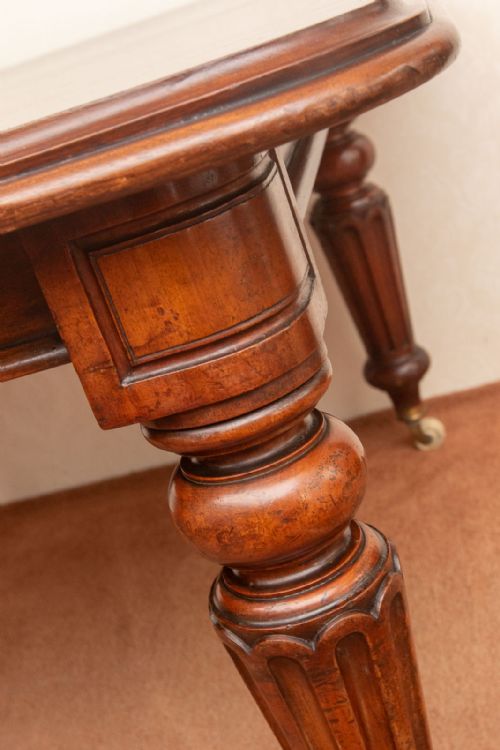 VERY GOOD MAHOGANY EXTENDING DINING TABLE - ADDITIONAL PHOTO 5