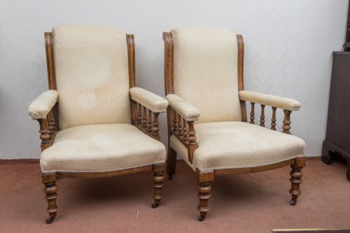 A PAIR OF MID TO LATE VICTORIAN UPHOLSTERED ARMCHAIRS - ADDITIONAL PHOTO 4