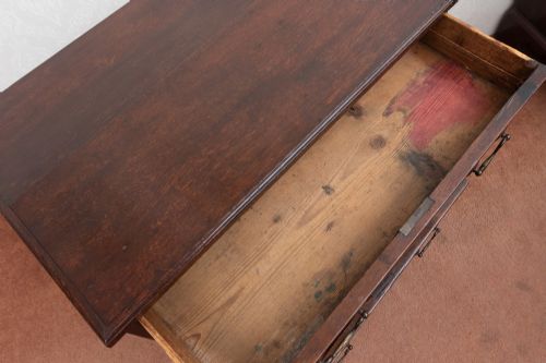 A GEORGIAN FOUR DRAWER CHEST IN OAK - ADDITIONAL PHOTO 3