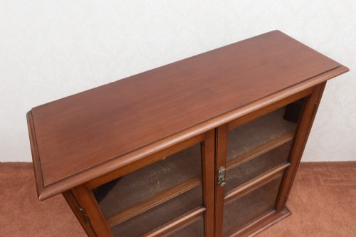 A FLOOR STANDING VICTORIAN BOOKCASE - ADDITIONAL PHOTO 3