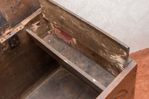 GOOD LATE 17TH EARLY 18TH CENTURY OAK PLANK COFFER - ADDITIONAL PHOTO 7