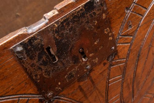 GOOD LATE 17TH EARLY 18TH CENTURY OAK PLANK COFFER - ADDITIONAL PHOTO 9