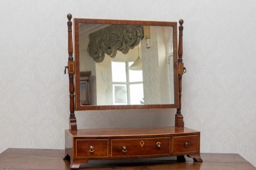 a very good george iii box dressing mirror in mahogany - CATEGORY: ANTIQUE MIRRORS - DATED 19TH CENTURY