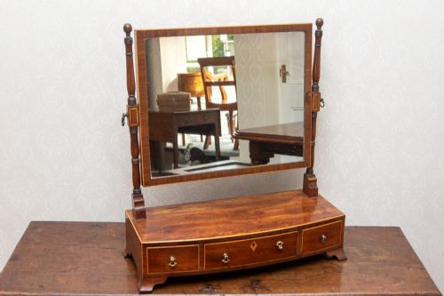 A VERY GOOD GEORGE III BOX DRESSING MIRROR IN MAHOGANY - ADDITIONAL PHOTO 1