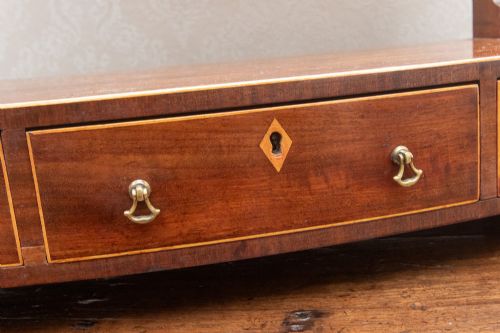 A VERY GOOD GEORGE III BOX DRESSING MIRROR IN MAHOGANY - ADDITIONAL PHOTO 3