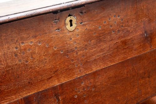 LATE 17TH CENTURY OAK COFFER - ADDITIONAL PHOTO 4