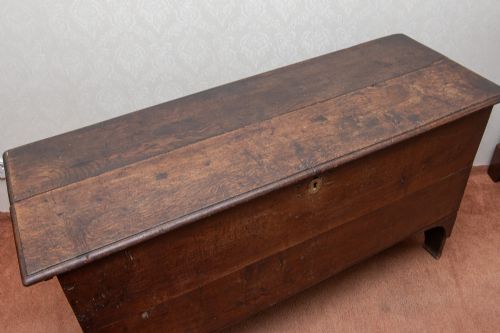 LATE 17TH CENTURY OAK COFFER - ADDITIONAL PHOTO 6