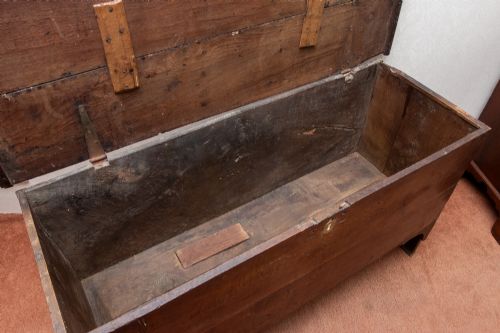 LATE 17TH CENTURY OAK COFFER - ADDITIONAL PHOTO 7