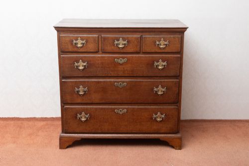good late 18th century oak dressing chest - CATEGORY: ANTIQUE CHEST OF DRAWERS - DATED 1800