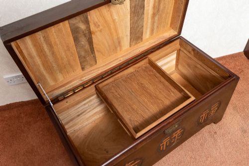 VINTAGE CHINESE STORAGE TRUNK WITH THE ORIGINAL DECOR AND AMAZING LOCK - ADDITIONAL PHOTO 7