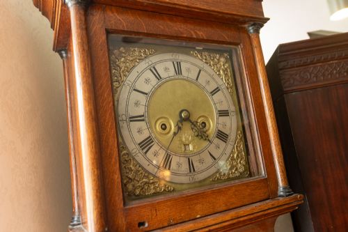 VERY EARLY LONG CASE CLOCK IN OAK - ADDITIONAL PHOTO 5