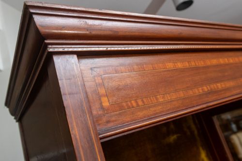 PAIR OF LATE VICTORIAN MAHOGANY INLAID DISPLAY CABINETS - ADDITIONAL PHOTO 3