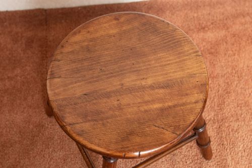 A PRETTY LITTLE STOOL WITH ATTRACTIVE SIMULATED BAMBOO TURNINGS - ADDITIONAL PHOTO 3
