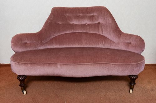 a good example of a victorian love seat - CATEGORY: ANTIQUE SOFAS - DATED 19TH CENTURY