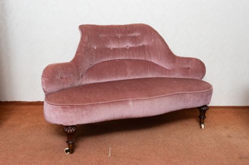 A GOOD EXAMPLE OF A VICTORIAN LOVE SEAT - ADDITIONAL PHOTO 3
