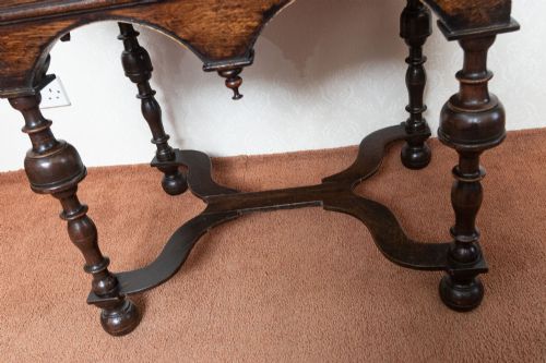 EARLY EIGHTEENTH CENTURY SINGLE DRAWER SIDE TABLE - ADDITIONAL PHOTO 5