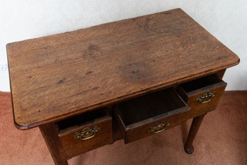 VERY PRETTY 18TH CENTURY LOWBOY IN LIGHT OAK - ADDITIONAL PHOTO 3