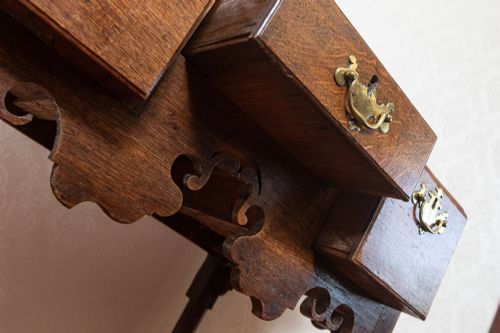 VERY PRETTY 18TH CENTURY LOWBOY IN LIGHT OAK - ADDITIONAL PHOTO 4