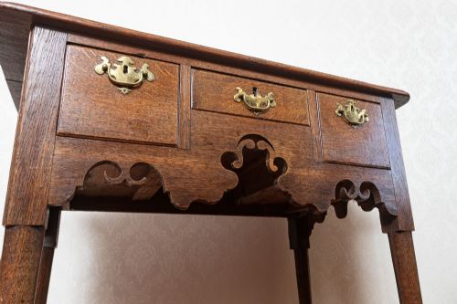 VERY PRETTY 18TH CENTURY LOWBOY IN LIGHT OAK - ADDITIONAL PHOTO 6