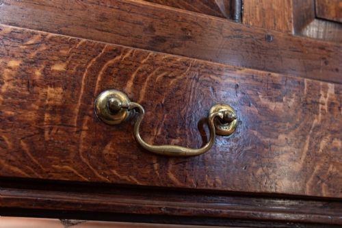 18TH CENTURY MULE CHEST WITH THREE FIELDED PANELS TO THE FRONT - ADDITIONAL PHOTO 8