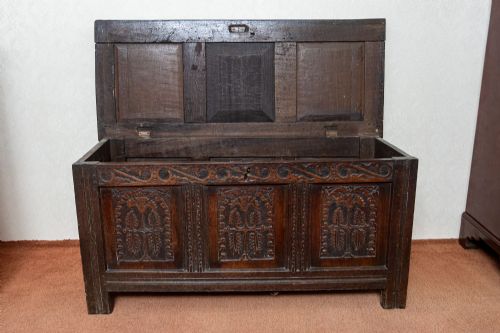 EARLY OAK COFFER WITH ORIGINAL PANELLED TOP AND WONDERFUL CARVED PANEL FRONT - ADDITIONAL PHOTO 2