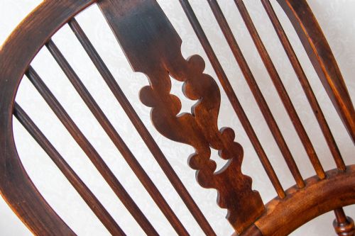 WONDERFUL EXAMPLE OF AN EARLY 19TH CENTURY BROAD ARM WINDSOR CHAIR - ADDITIONAL PHOTO 3