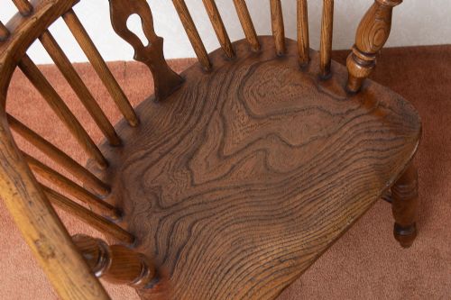 A TALL HOOPBACK WINDSOR CHAIR IN ASH WOOD - ADDITIONAL PHOTO 5