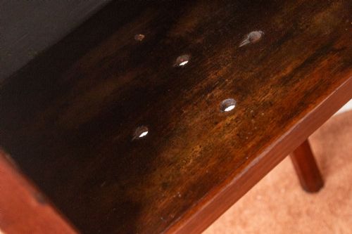 A SMALL AND VERY ATTRACTIVE 18TH CENTURY BEDSIDE POT CUPBOARD - ADDITIONAL PHOTO 1