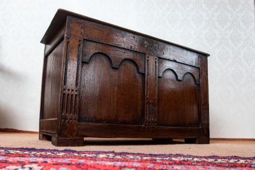 UNUSUAL SMALL SIZED 17TH CENTURY OAK COFFER - ADDITIONAL PHOTO 4
