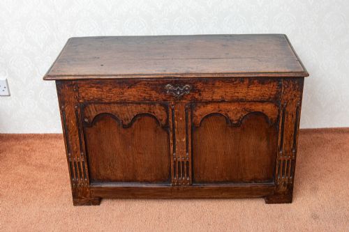 UNUSUAL SMALL SIZED 17TH CENTURY OAK COFFER - ADDITIONAL PHOTO 6
