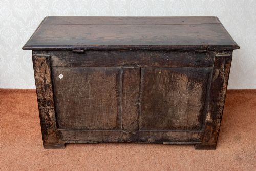 UNUSUAL SMALL SIZED 17TH CENTURY OAK COFFER - ADDITIONAL PHOTO 7