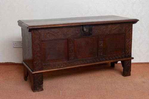 very pretty 17th century oak coffer - CATEGORY: ANTIQUE CHESTS - DATED 1700