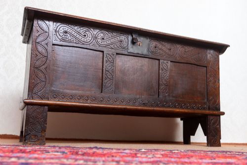 VERY PRETTY 17TH CENTURY OAK COFFER - ADDITIONAL PHOTO 8