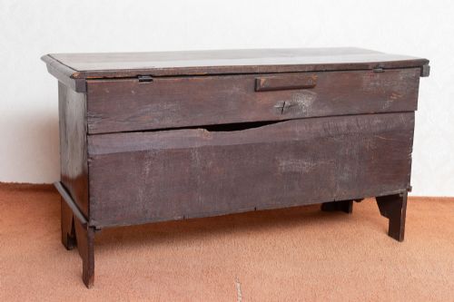 VERY PRETTY 17TH CENTURY OAK COFFER - ADDITIONAL PHOTO 9