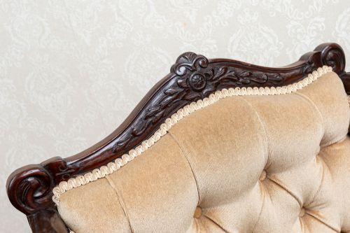 AN UPHOLSTERED VICTORIAN EASY CHAIR - ADDITIONAL PHOTO 4