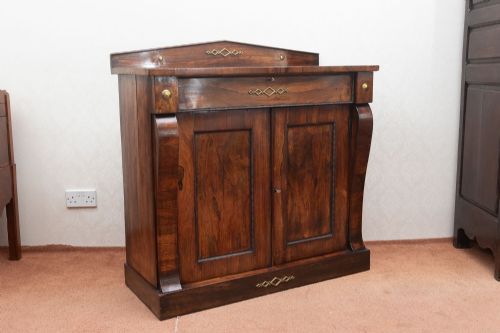 AN EARLY 19TH CENTURY SIDE CABINET IN ROSEWOOD - ADDITIONAL PHOTO 10