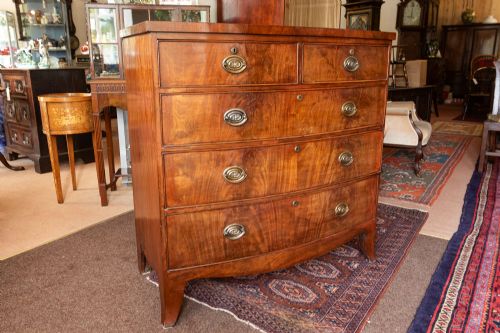 A GOOD GEORGE III MAHOGANY BOW FRONT CHEST OF DRAWERS - ADDITIONAL PHOTO 2