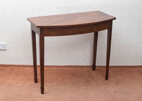 PRETTY MAHOGANY BOW FRONT SIDE TABLE - ADDITIONAL PHOTO 1