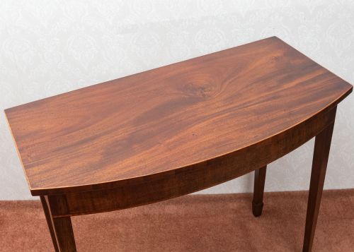 PRETTY MAHOGANY BOW FRONT SIDE TABLE - ADDITIONAL PHOTO 3