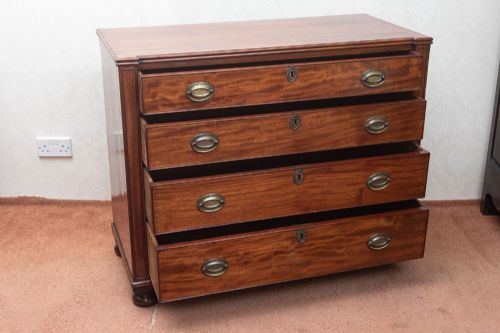 GOOD EARLY 19TH CENTURY MAHOGANY DRESSING CHEST - ADDITIONAL PHOTO 4