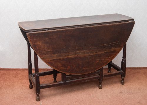 mid 18th century gateleg table in oak - CATEGORY: ANTIQUE TABLES - DATED 18TH CENTURY