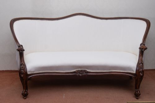 VICTORIAN FRAMED SOFA IN QUALITY MAHOGANY